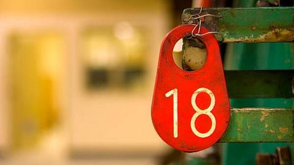 با توجه به تصویر گزینه صحیح را انتخاب کنید